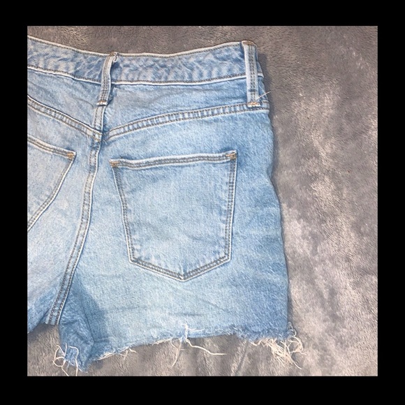 Universal Thread High Rise Shortie High Waisted Light Wash Jean Shorts Sz 2/26R - Picture 6 of 16